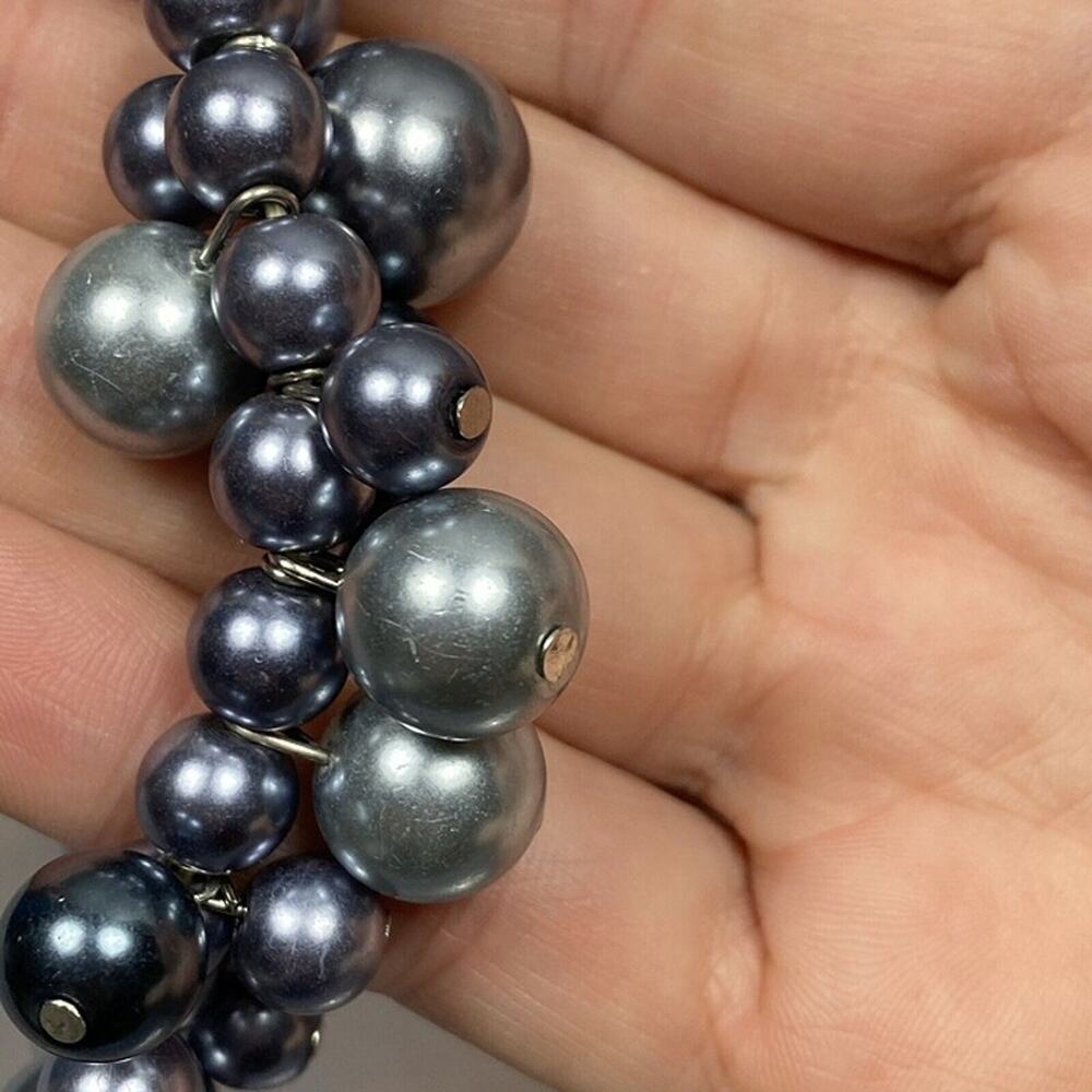 Silver Multi Toned Beaded dangle Bracelet. Stretchy Band - Picture 4 of 6